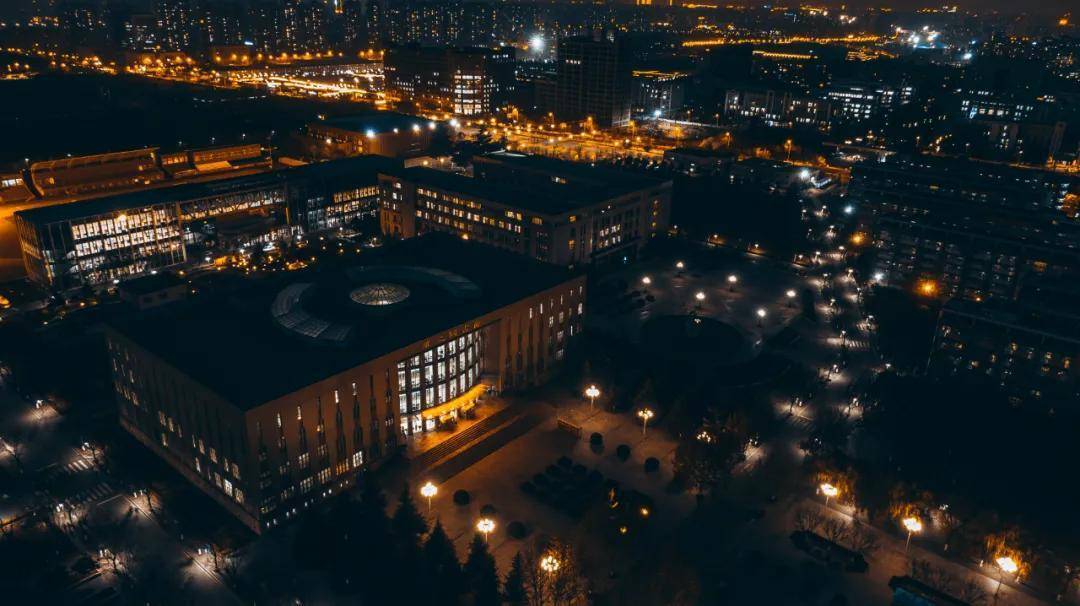 来吧，展示！西安培华学院黑金滤镜大片