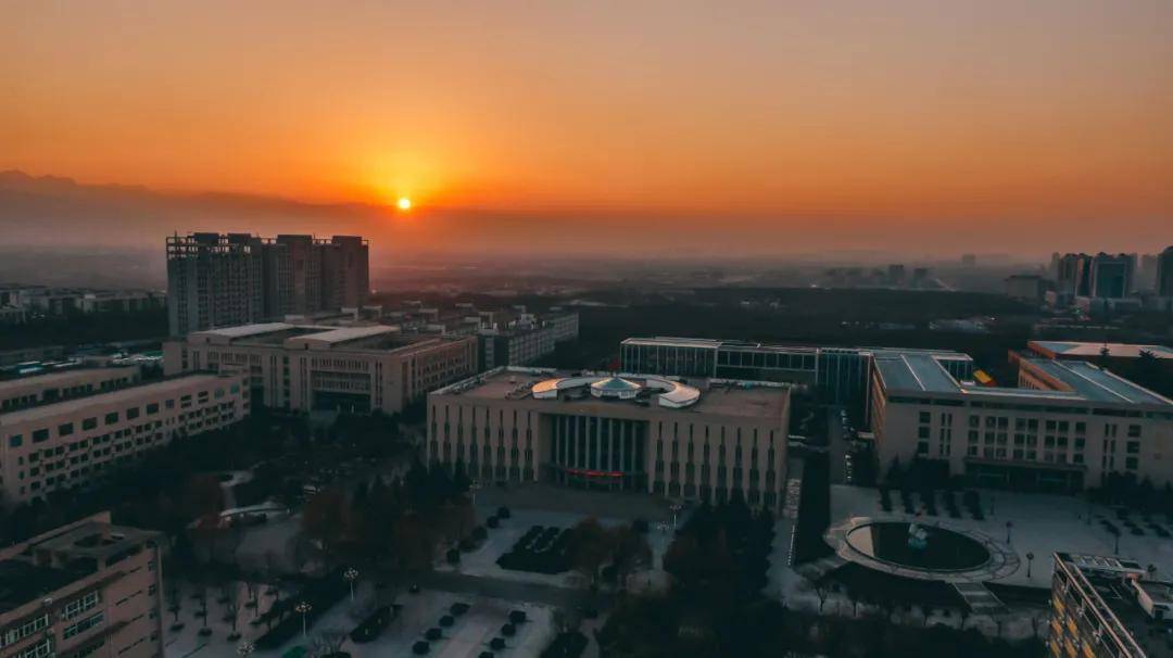 来吧，展示！西安培华学院黑金滤镜大片