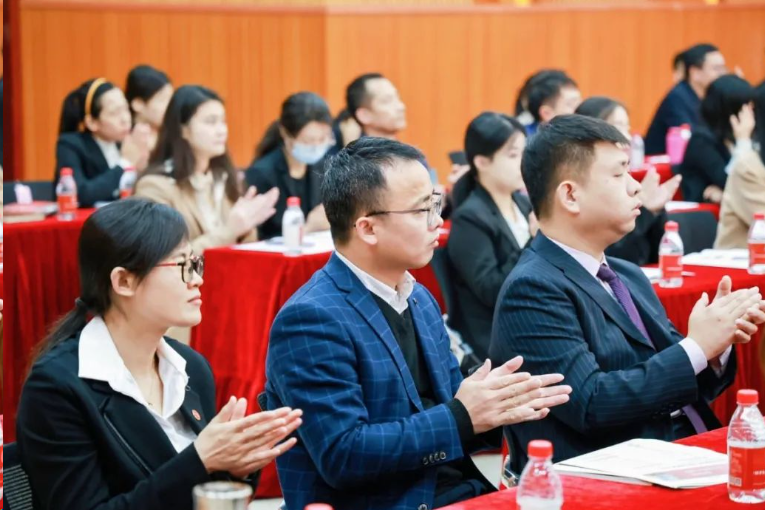 点击图片进入下一页