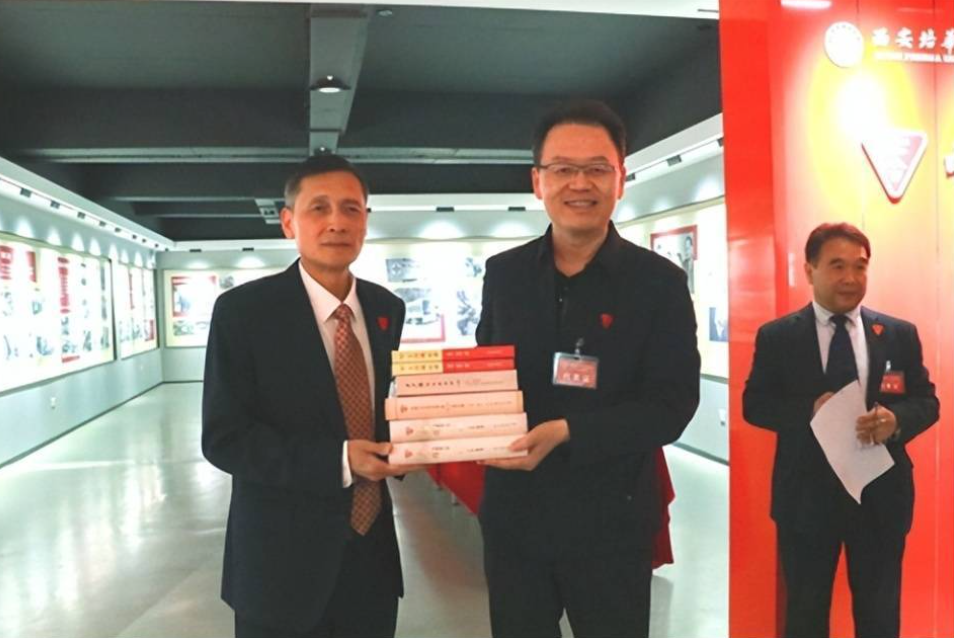 点击图片进入下一页