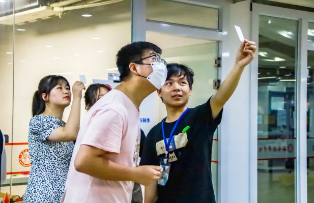 点击图片进入下一页